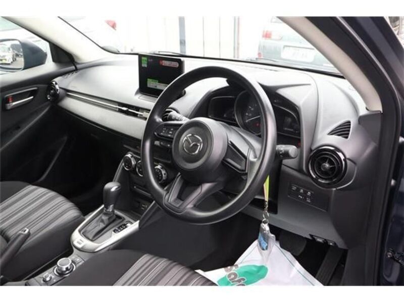 MAZDA2