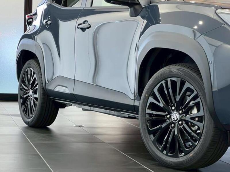 YARIS CROSS
