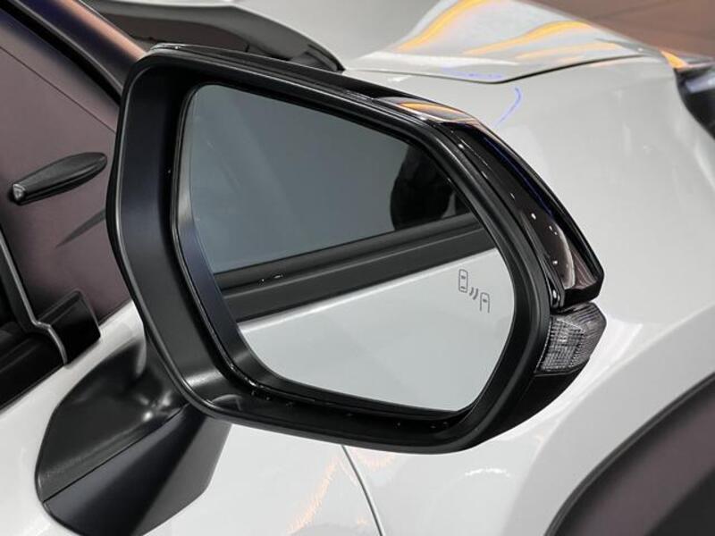 YARIS CROSS