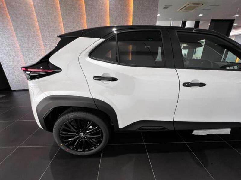 YARIS CROSS