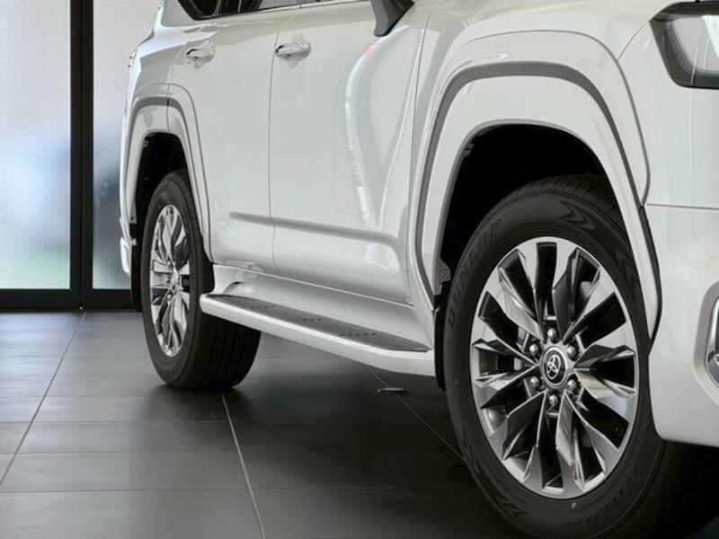 LAND CRUISER