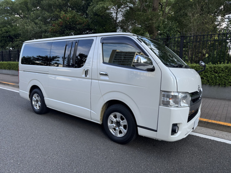 TOYOTA HIACE VAN