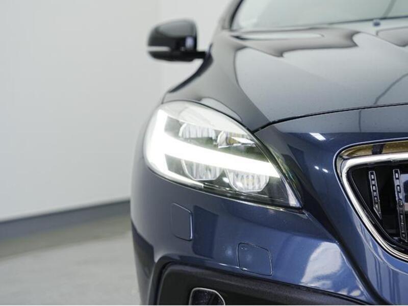V40