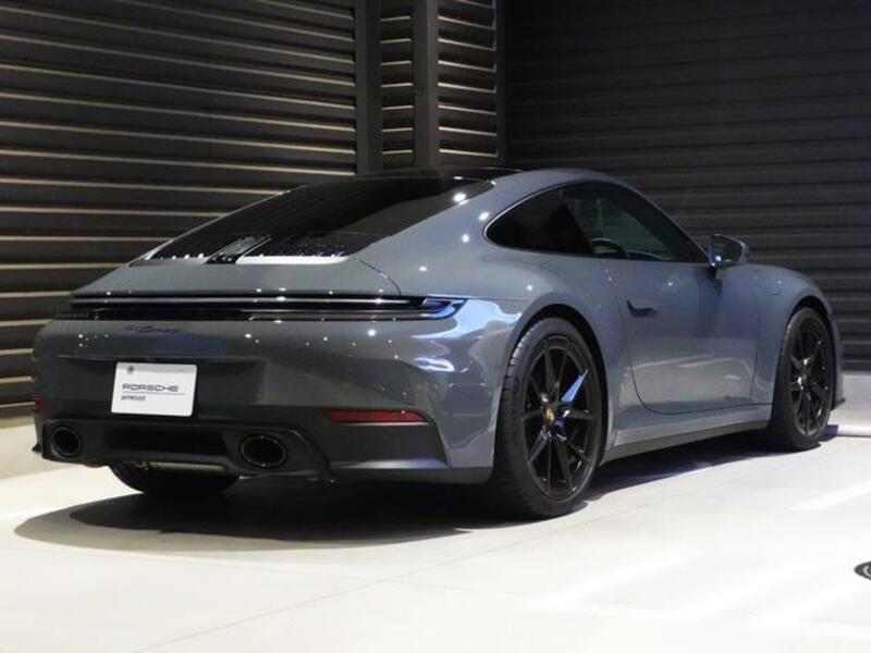 911