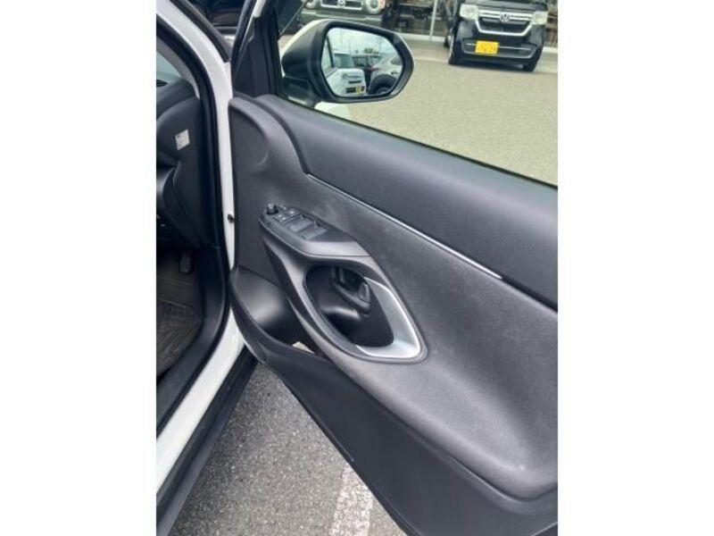 YARIS CROSS