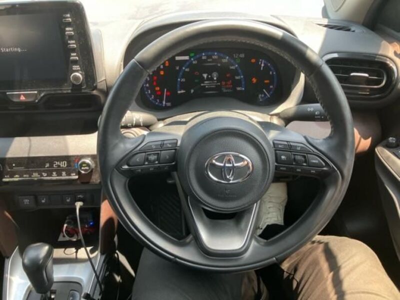 YARIS CROSS