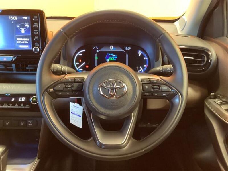 YARIS CROSS