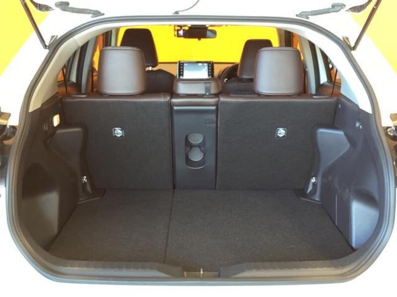 YARIS CROSS