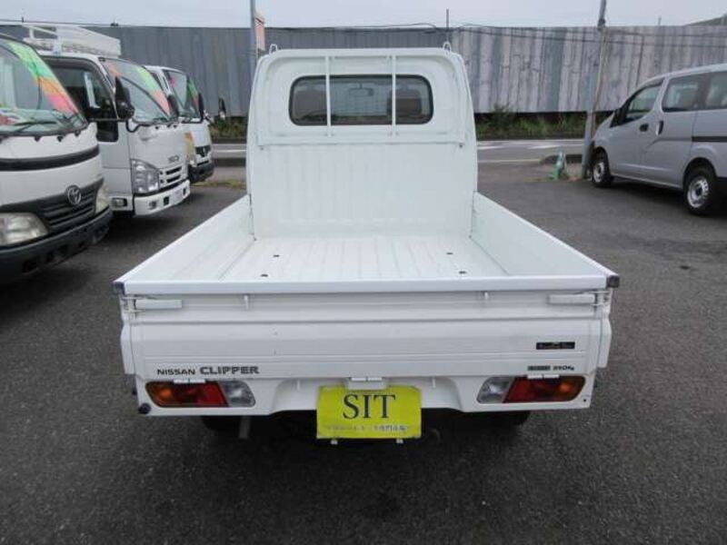 CLIPPER TRUCK