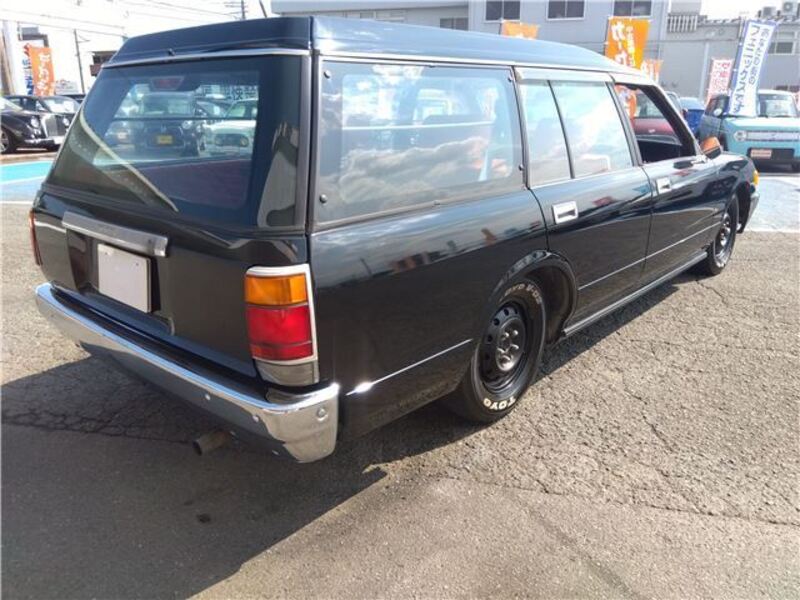 CROWN VAN