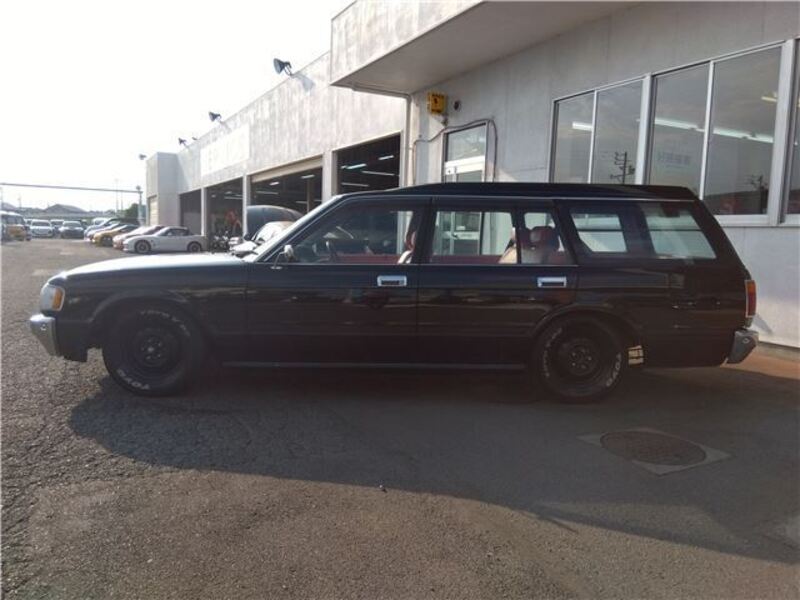 CROWN VAN