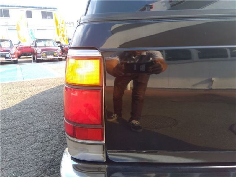 CROWN VAN
