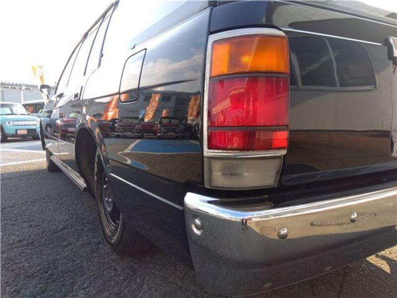 CROWN VAN