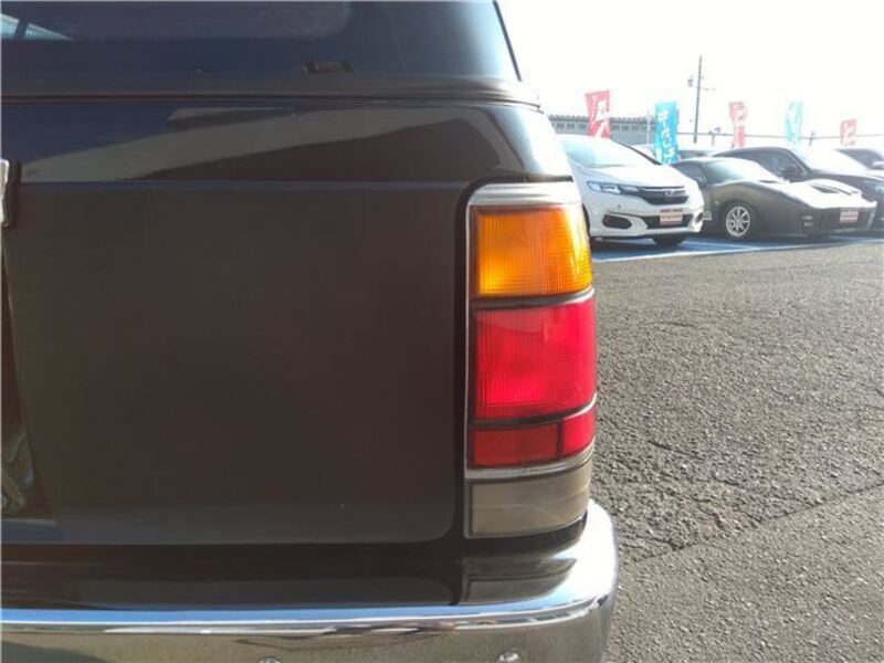 CROWN VAN