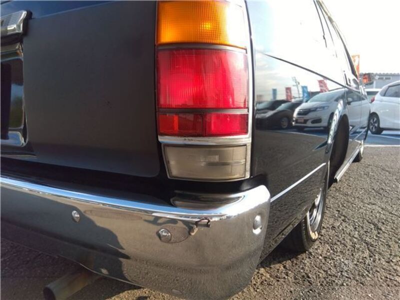 CROWN VAN