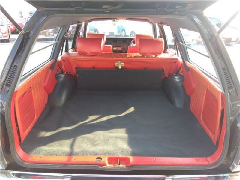 CROWN VAN