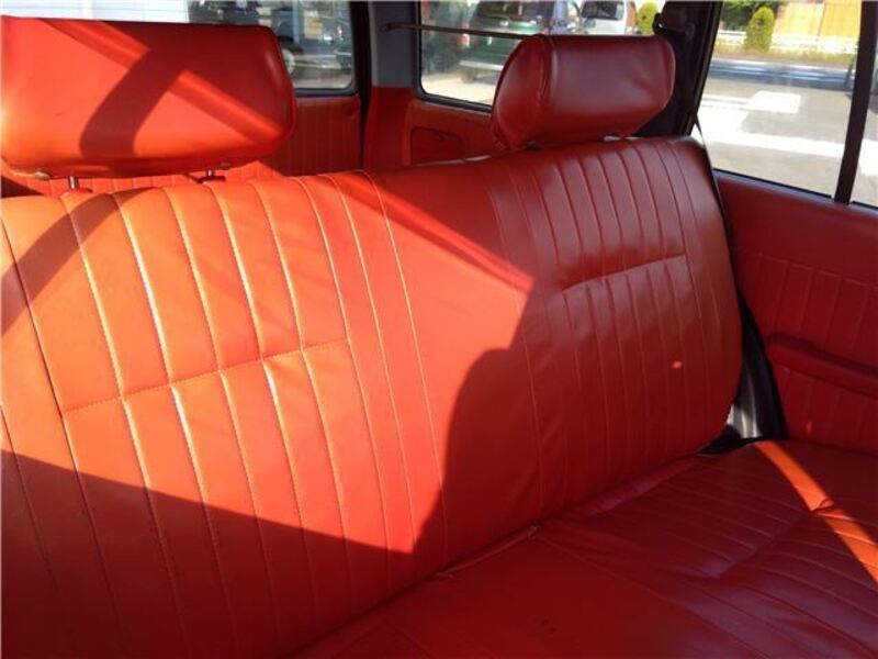 CROWN VAN