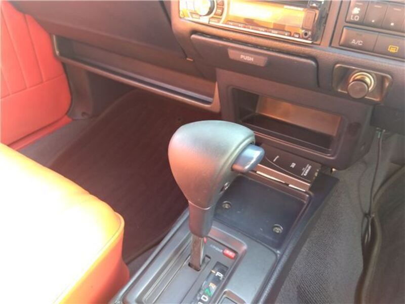 CROWN VAN