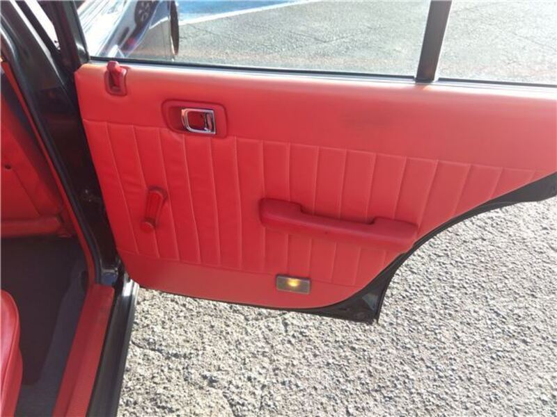 CROWN VAN