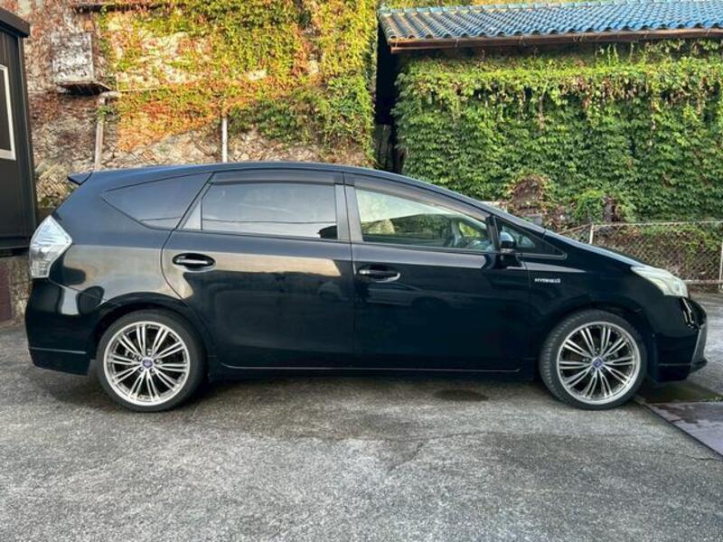 PRIUS ALPHA