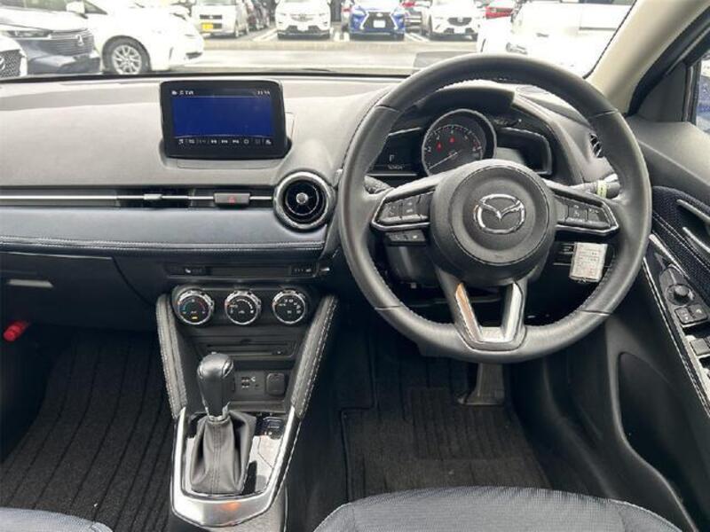 MAZDA2