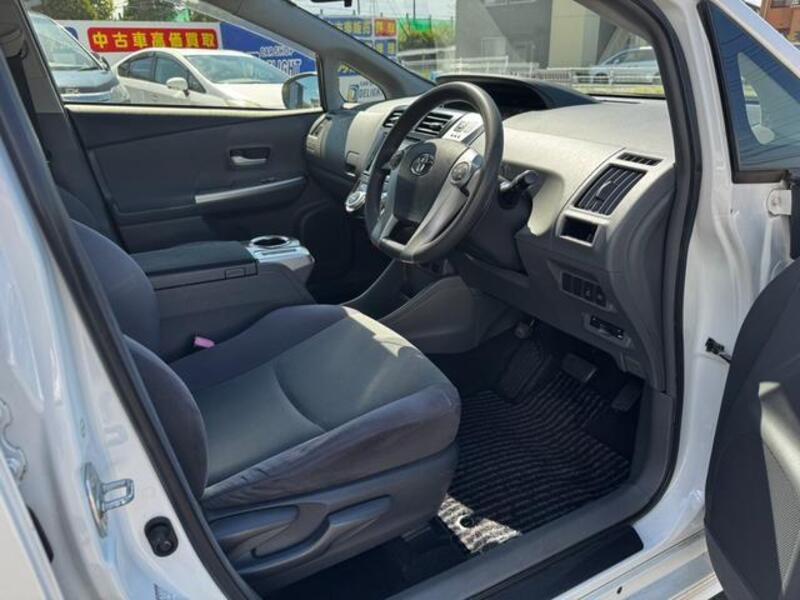 PRIUS ALPHA