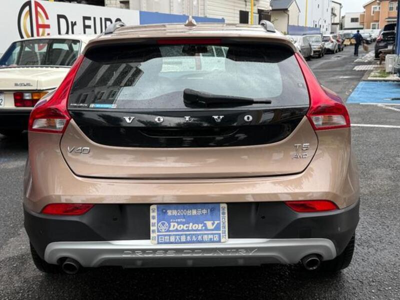 V40