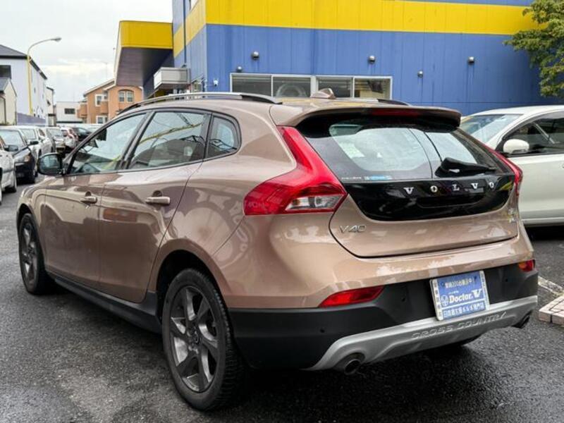 V40