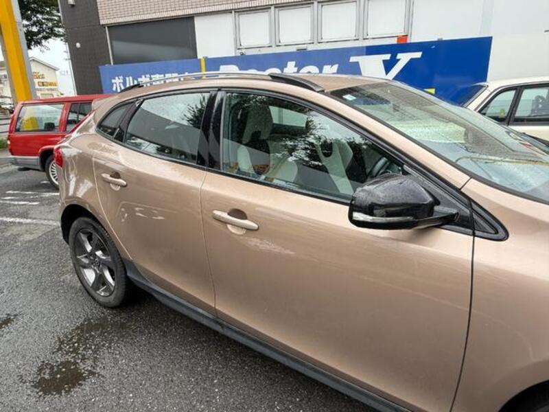 V40