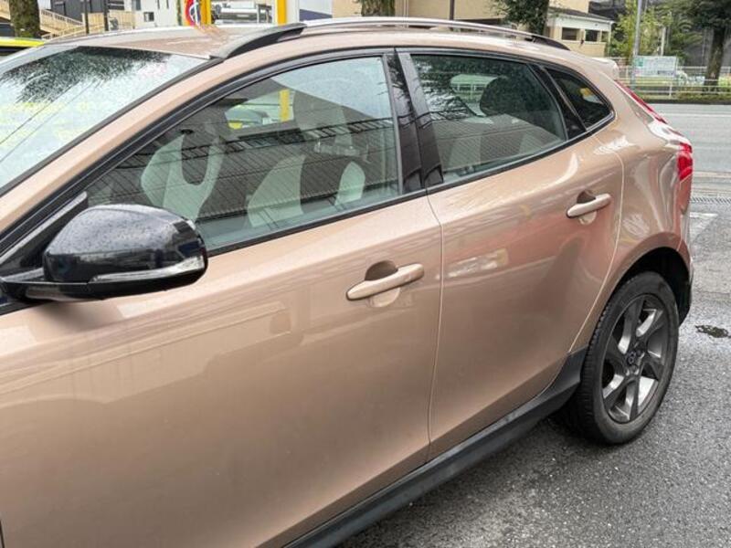 V40