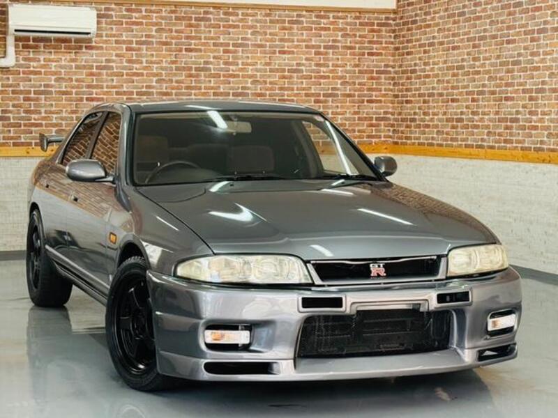 NISSAN SKYLINE