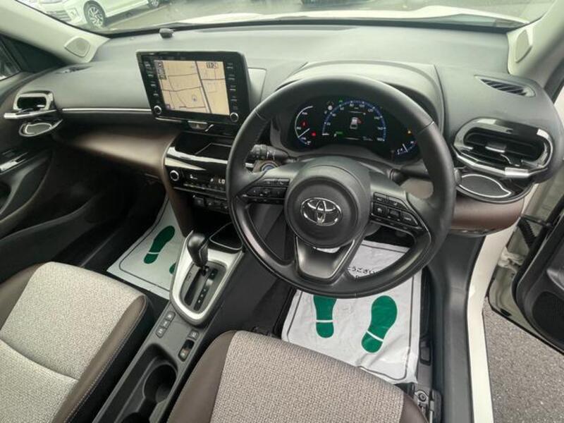 YARIS CROSS