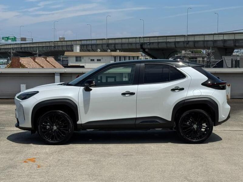 YARIS CROSS