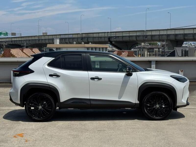 YARIS CROSS