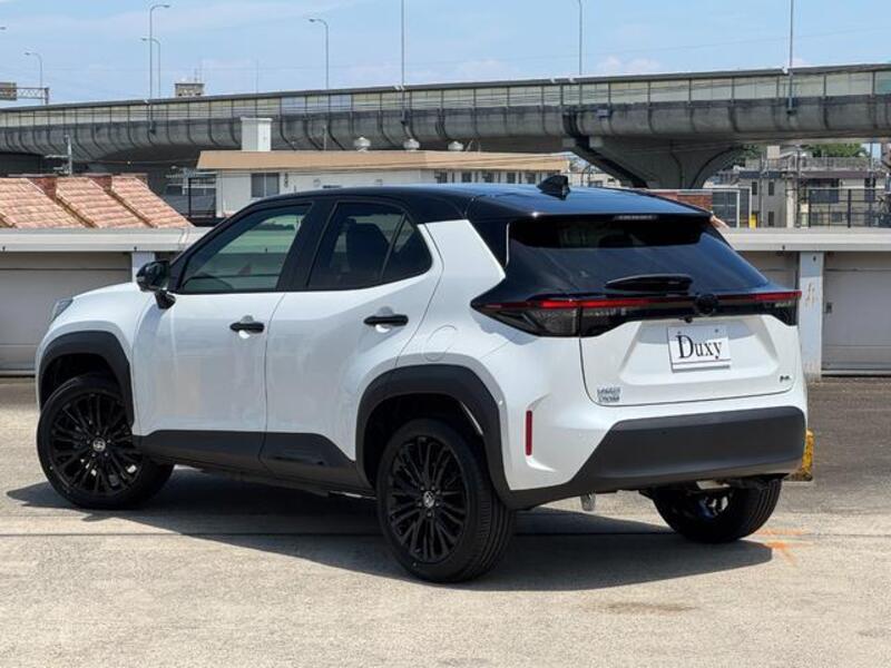 YARIS CROSS