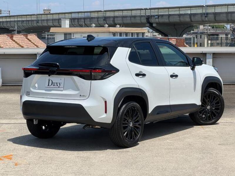 YARIS CROSS