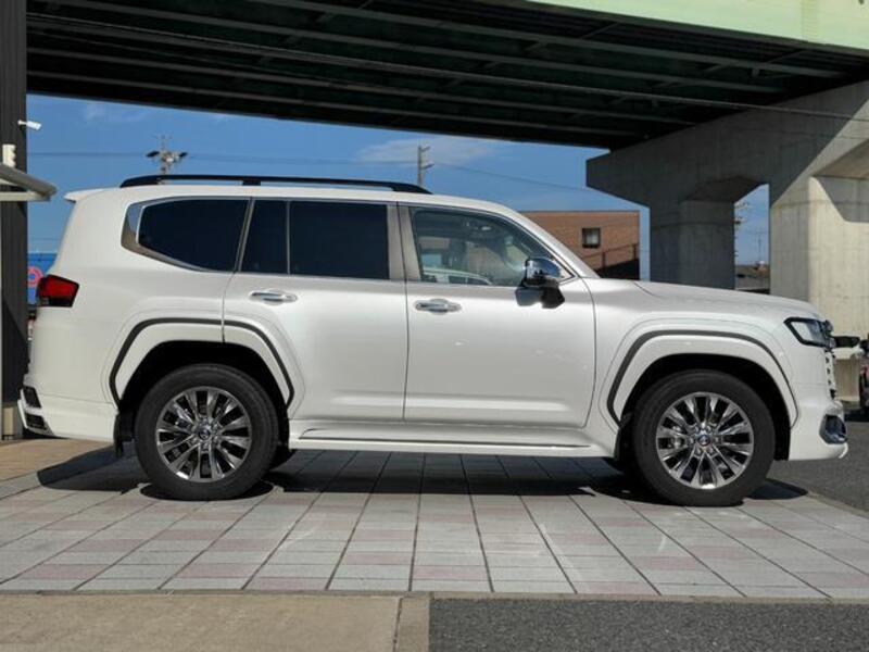 LAND CRUISER