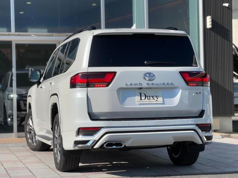 LAND CRUISER