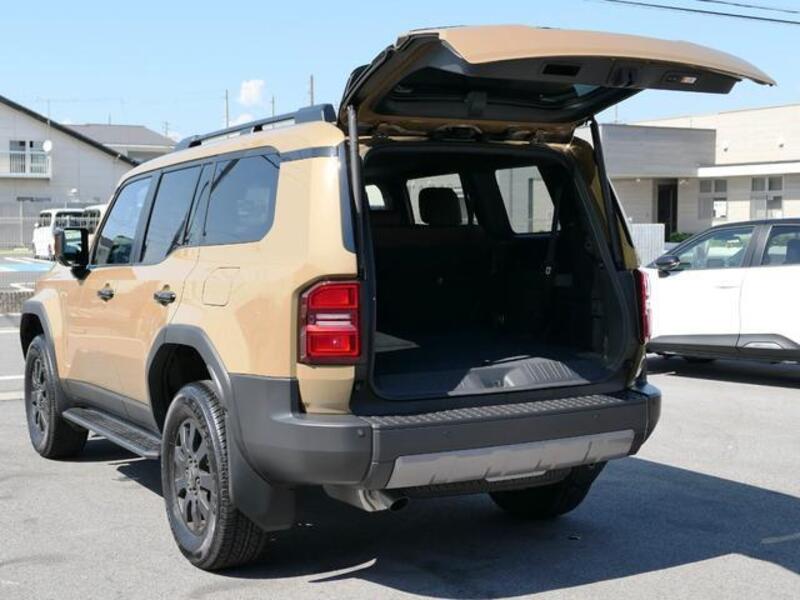 LAND CRUISER 250