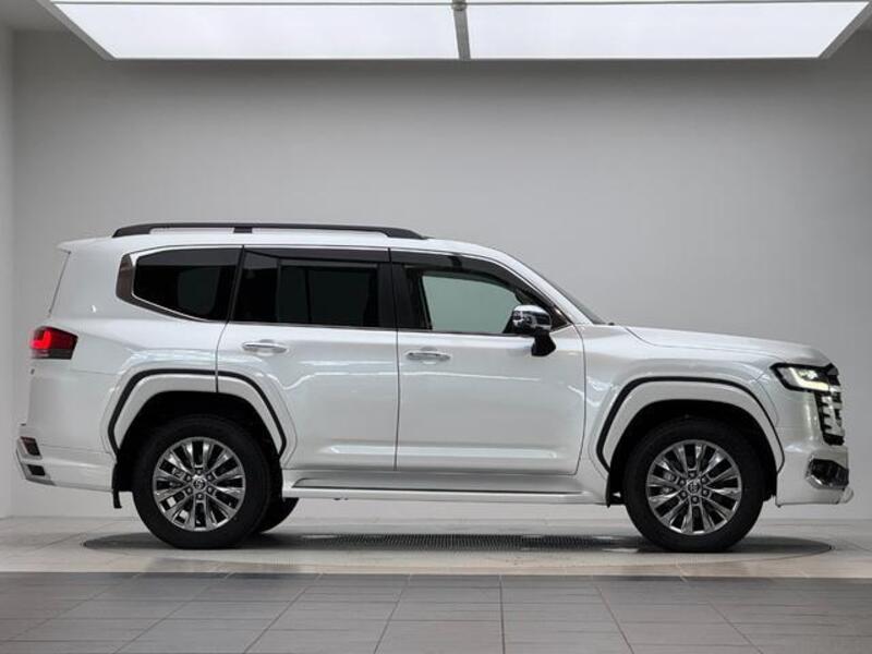 LAND CRUISER