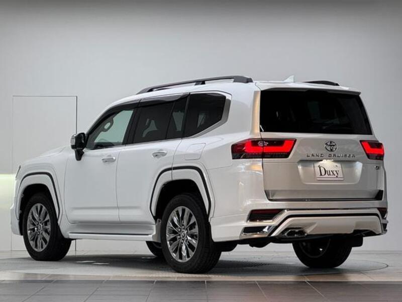 LAND CRUISER