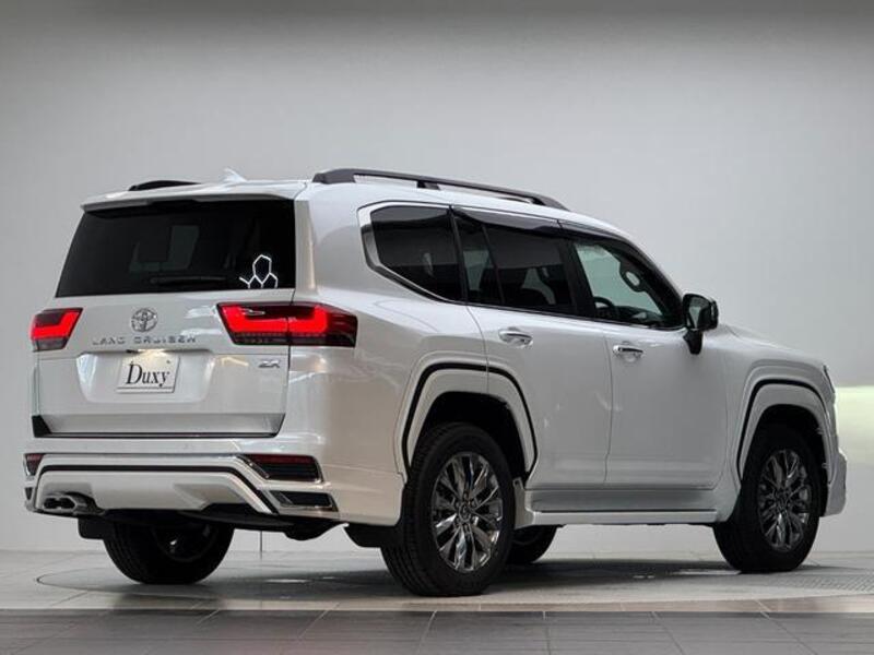 LAND CRUISER
