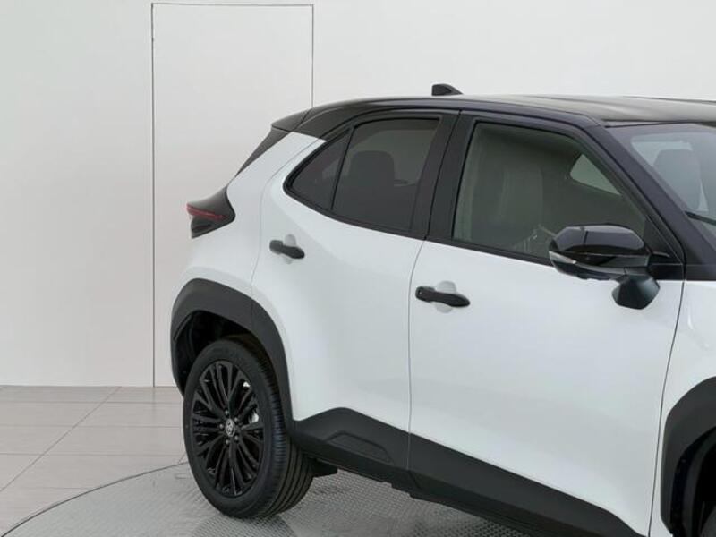 YARIS CROSS