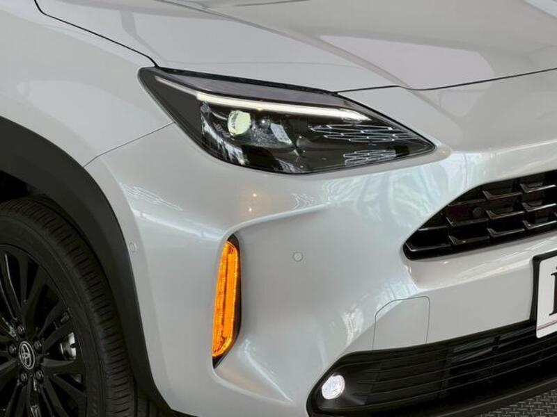 YARIS CROSS