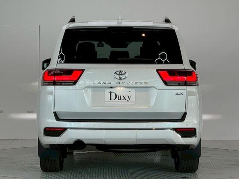 LAND CRUISER