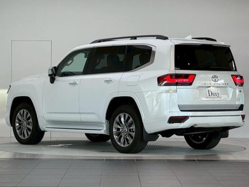 LAND CRUISER