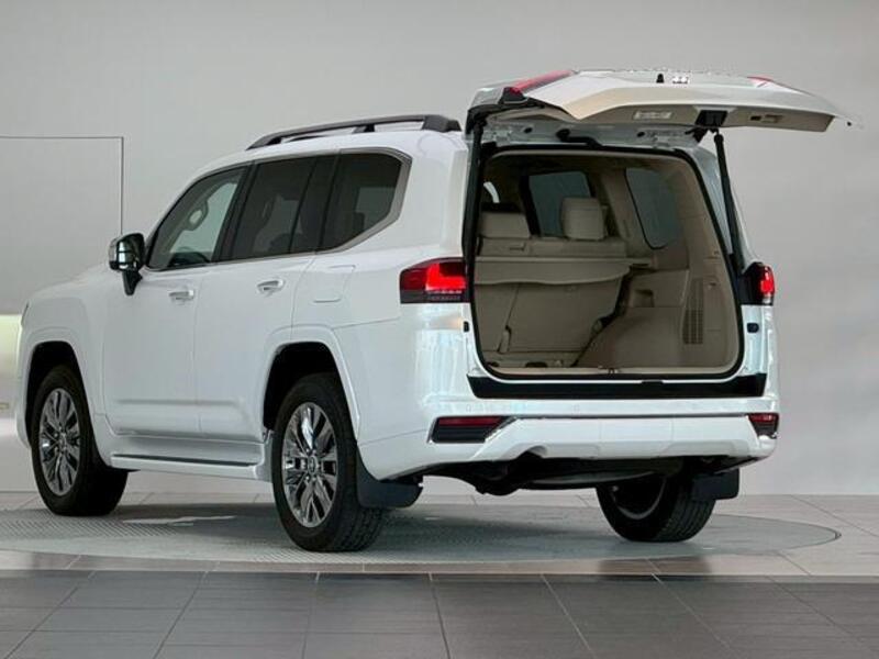 LAND CRUISER