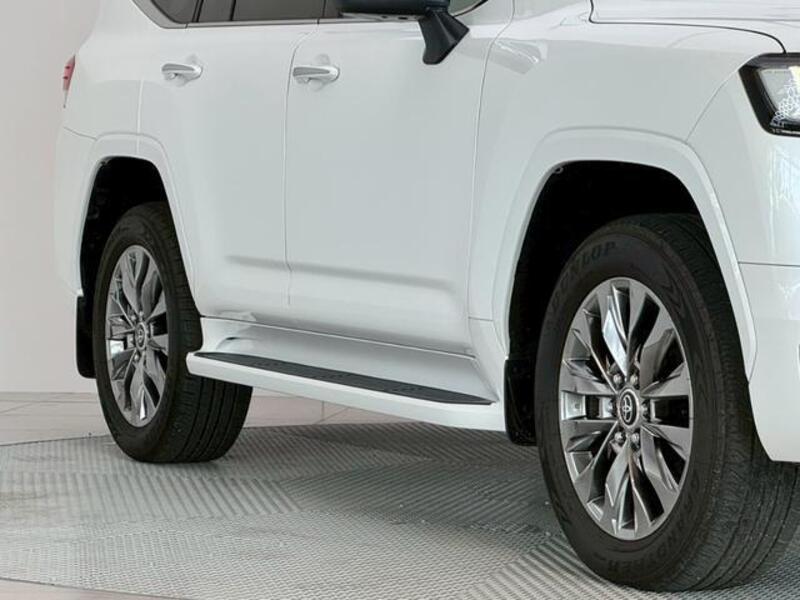 LAND CRUISER