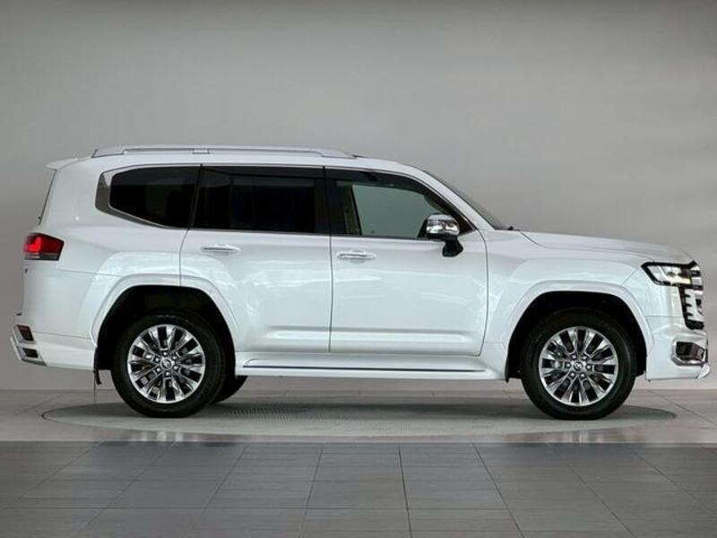 LAND CRUISER