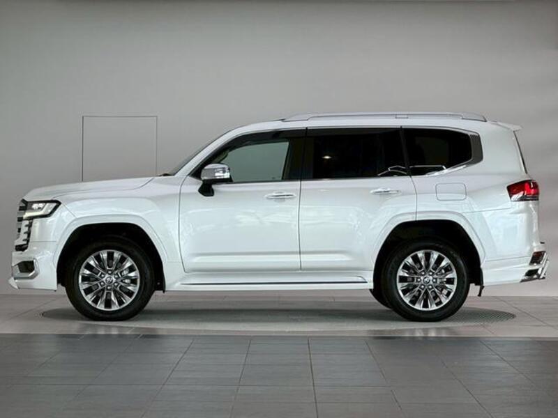 LAND CRUISER